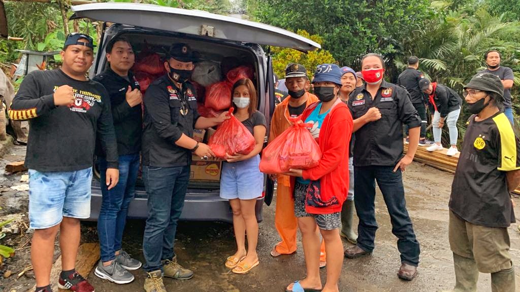 Brigade Manguni Wanua Pangolombian Bantu Korban Banjir di Minahasa Tenggara