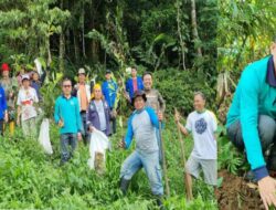 Di Gunung Tampusu, SBAN Liow Tanam Ribuan Pohon Bersama Petani dan Mahasiswa UNIMA