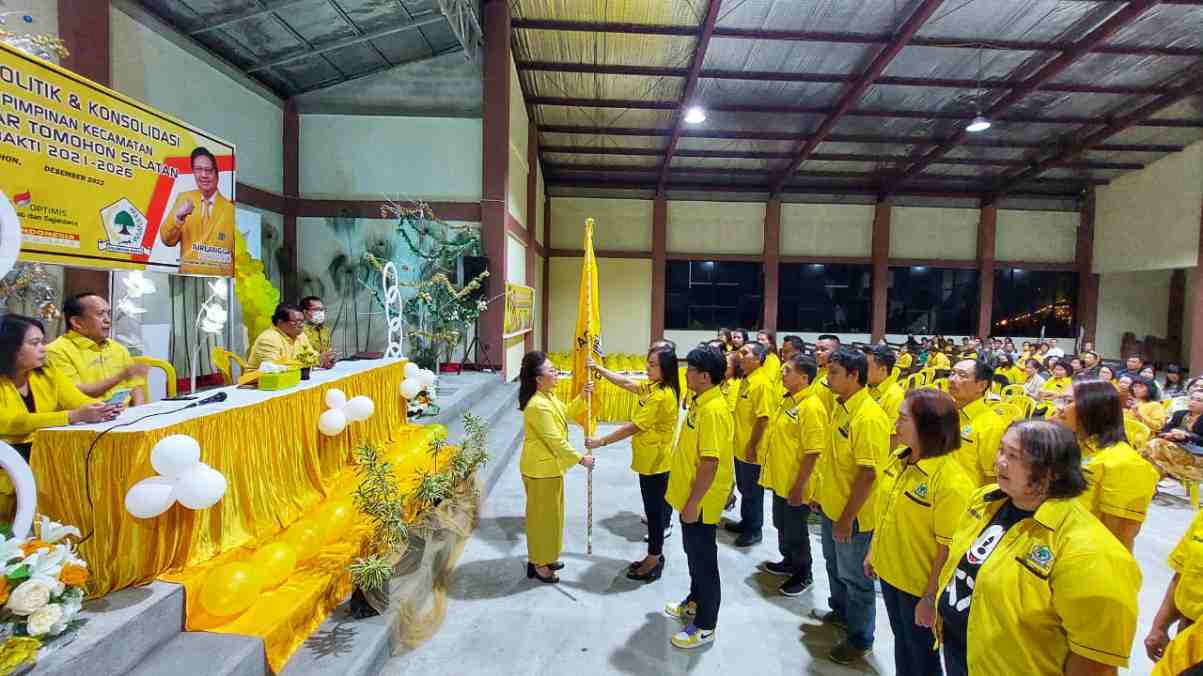 Momen Ibadah Pra Natal, Pengurus Partai Golkar Tomohon Selatan Dilantik