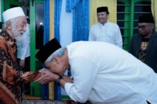 Dapat Dukungan Abuya Muhtadi Banten, Ganjar Diberi Nasihat