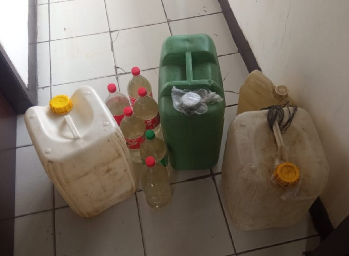 Polres Minahasa Sita Puluhan Liter Cap Tikus di Kawangkoan