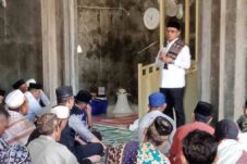 Pererat Silaturahmi Dengan Masyarakat, Sirajudin Jumat Berjamaah di Kayuogu