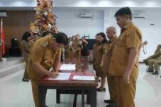 Teken Pakta Integritas, Jemmy Kumendong Perkuat Komitmen Pejabat Minahasa