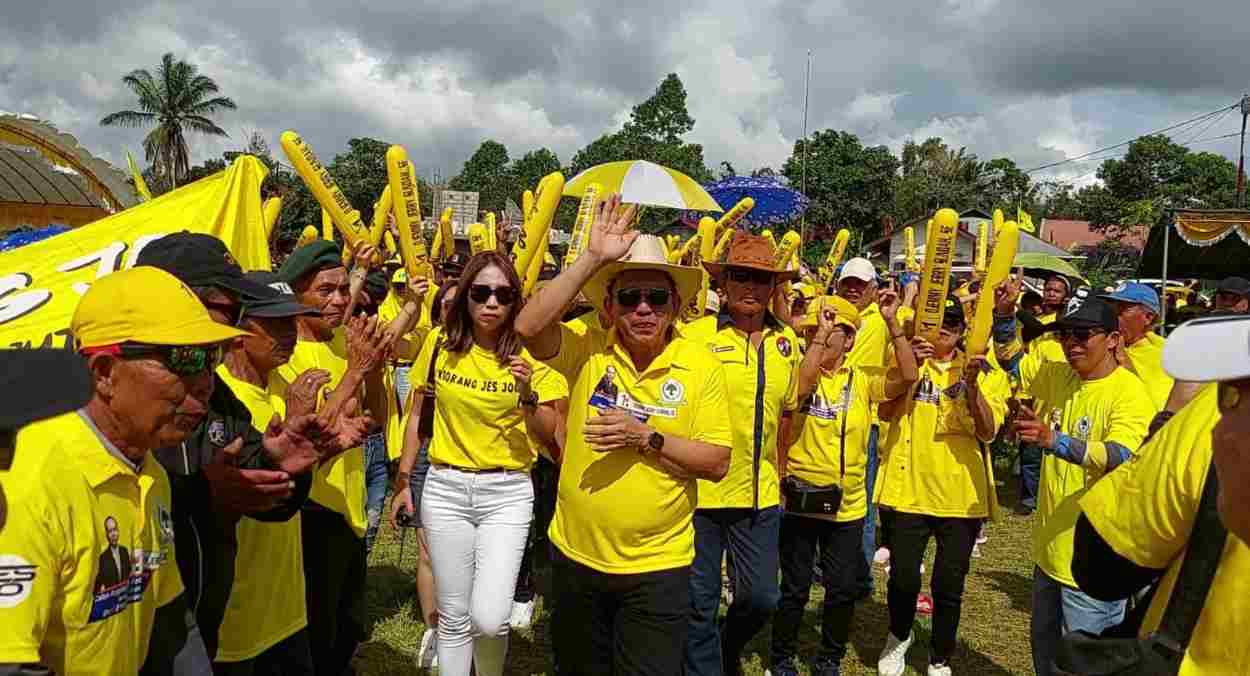 Ribuan Pendukung Fanatik Hantar Djemmy Sundah di Kampanye Golkar Tomohon