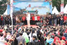 Sario Merah Total, Ganjar Pranowo Kobarkan Semangat Kemenangan Dari Manado