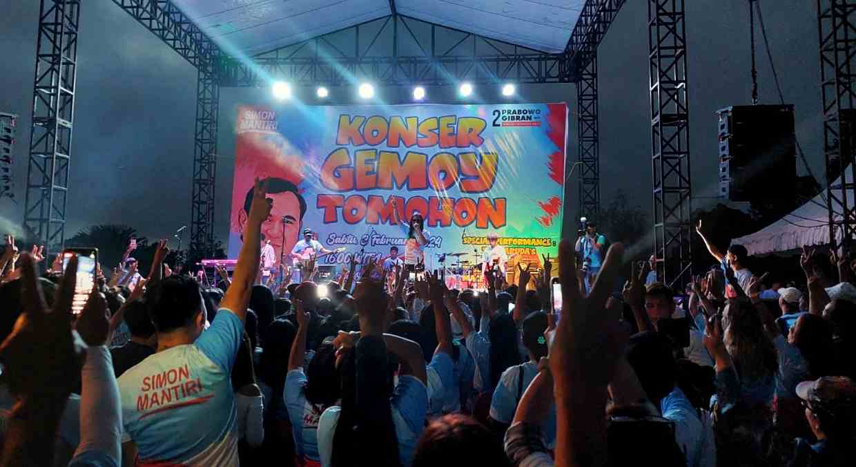 Momen Andy Idol Ajak Ribuan Warga Angkat 2 Jari di Konser Gemoy Tomohon