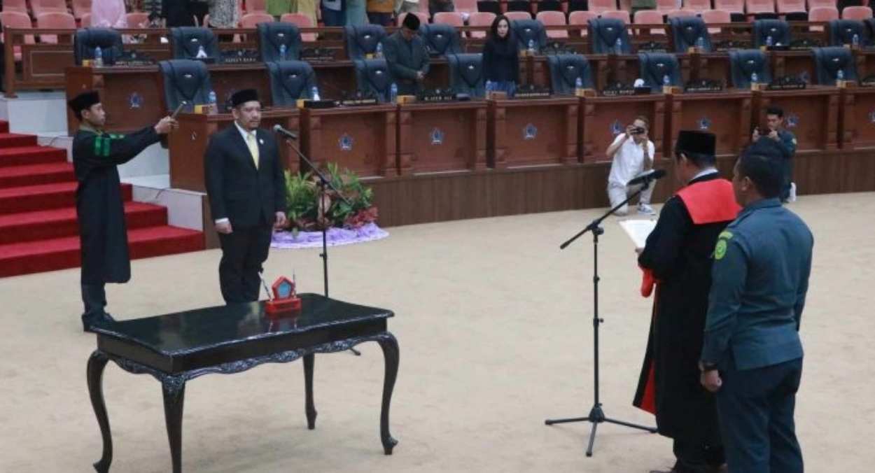 Ketua DPRD Sulut Pimpin Acara Pelantikan, Raski Mokodompit Sah