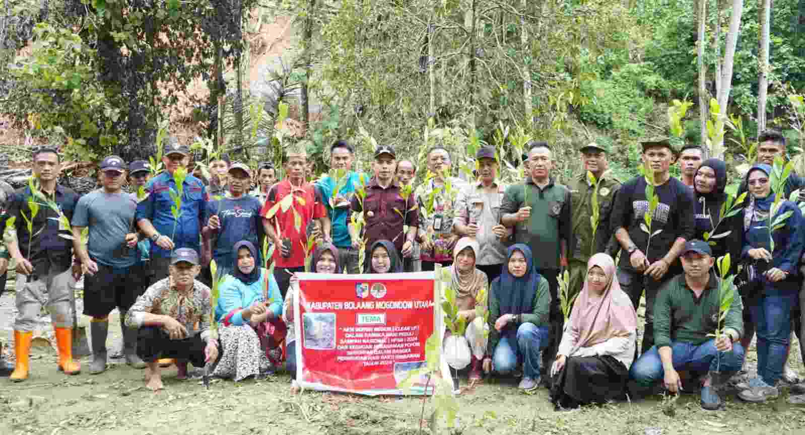 Sirajudin Gelar Aksi Bersih Negeri dan Tanam Pohon Peringati Hari Bakti Rimbawan