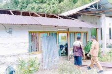 Puting Beliung Rusak Rumah Warga Desa Solo, Sirajudin Langsung Turun Beri Bantuan