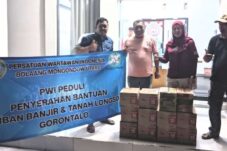 PWI Bolmut Salurkan Bantuan untuk Korban Banjir dan Tanah Longsor di Gorontalo