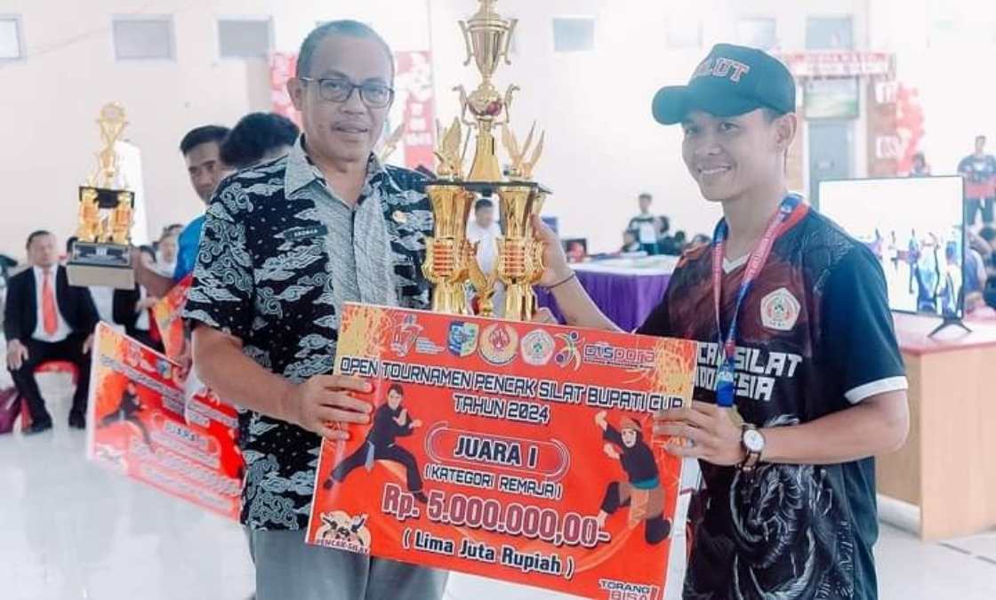 Benteng Satria Juara Umum Kelas Dewasa Open Tournament Pencak Silat Bupati Bolmut Cup