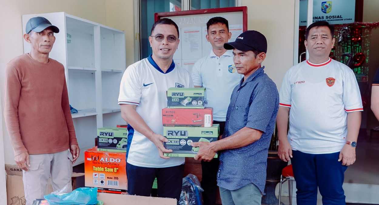 Serahkan Bantuan Untuk 4 Kelompok Usaha di Bolmut, Sirajudin Harap Bisa Bermanfaat Tingkatkan Ekonomi Rakyat
