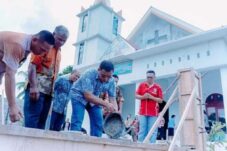 Topang Pembangunan, Sirajudin Serahkan 100 Juta ke Jemaat GMIBM Centrum Boroko Bolmut