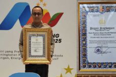 Kapolres Bitung AKBP Albert Zai Terima Penghargaan dari Kapolri
