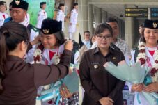 Wawali Tomohon Sendy Rumajar Jemput Bianca Lantang di Bandara Sam Ratulangi Manado