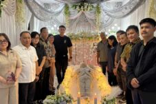 Kakak Kandung Ajudan Presiden Berpulang, Caroll-Sendy dan DPRD Tomohon Melayat