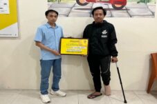 Pengemudi Maxim di Manado Jadi Korban Lakalantas, YPSSI Bantu 14 Juta