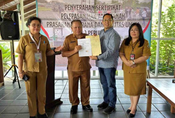 Grazia Residence Tomohon, menyerahkan Sertifikat Pelepasan Hak PSU ke Pemkot Tomohon