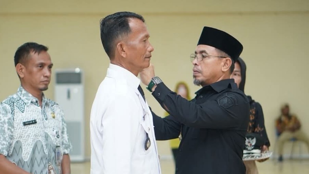 Dilantik Bupati Boltara Dr Sirajudin Lasena, Ogon Masuara Jadi Pj Sangadi Desa Wakat