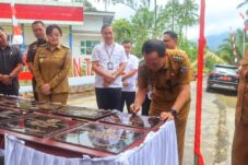 Didampingi Sendy Rumajar, Caroll Senduk Resmikan TK Negeri Taratara Tiga Tomohon