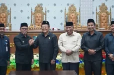 Bupati Boltara Dr Sirajudin Lasena Hadiri Paripurna Penetapan Ranperda RAPBD Tahun 2025