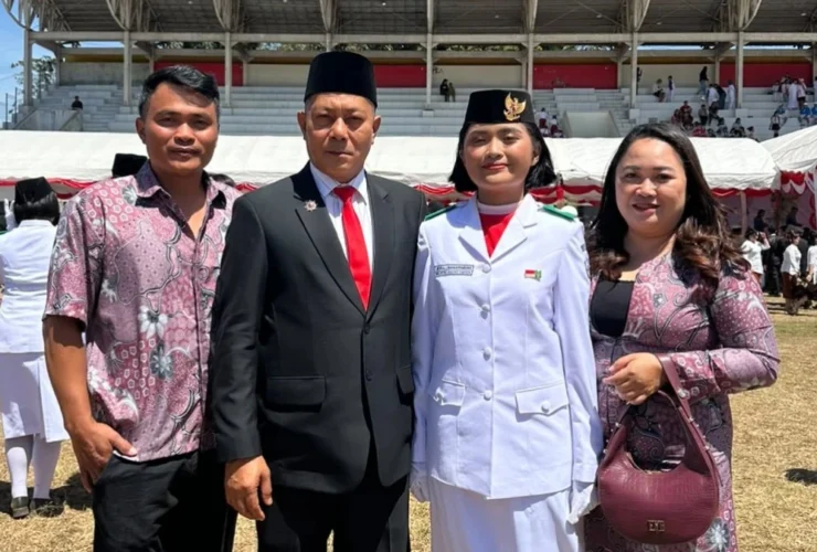 Sosok Jesika Mamarimbing, Pembawa Baki di Upacara Penurunan Bendera HUT RI ke-81 Tomohon