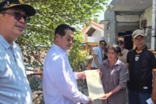 Peringatan HANTARU ke 66, Walikota Bitung Hengky Honandar Serahkan 32 Bidang Sertifikat PTSL