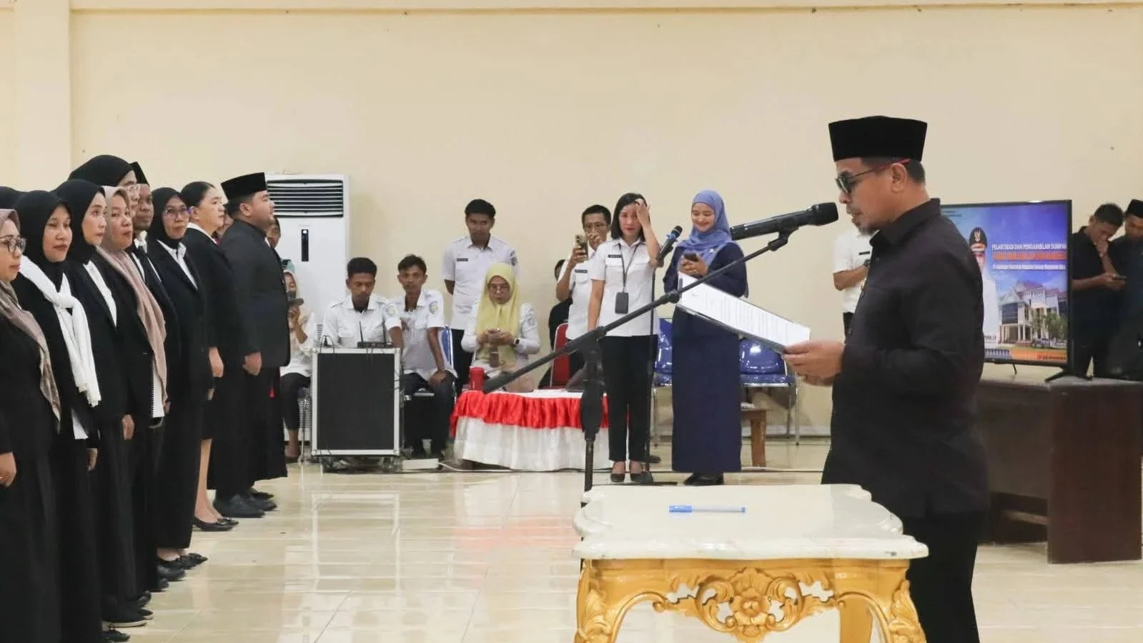 Tingkatkan Kinerja Birokrasi, Bupati Boltara Dr Sirajudin Lasena Lantik Pejabat Baru