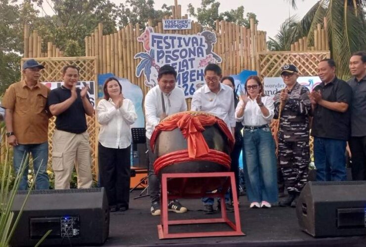 Randito Maringka, Wali Kota Bitung Hengky Honandar Buka Festival Pesona Selat Lembeh